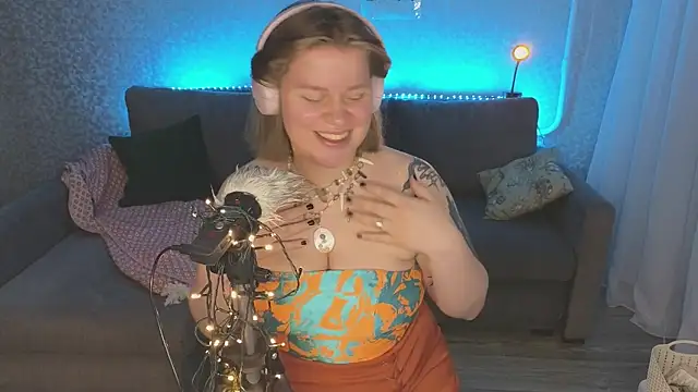 Snapshot of Kira_Citro chatting on 17, 1, 2025 Kira Citro online show from 17, 1, 2025