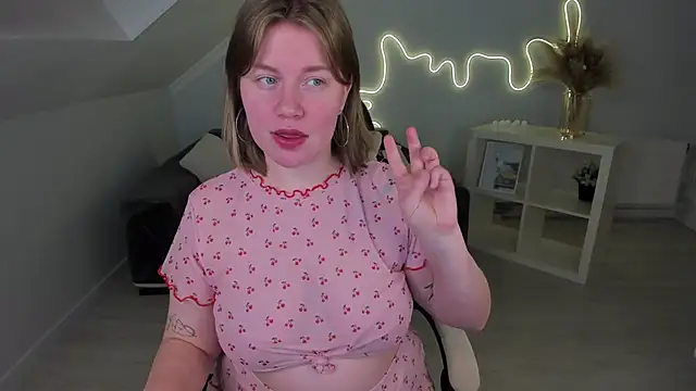 Snapshot of Kira_Citro chatting on 28, 2, 2025 Kira Citro online show from 28, 2, 2025