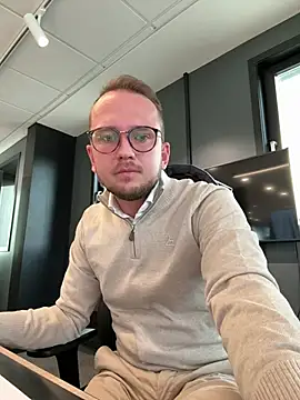 Snapshot of thehornyguy97 chatting on 27, 4, 2026 thehornyguy97 online show from 27, 4, 2026