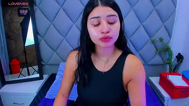 venusowen  online show from 4, 11, 2025