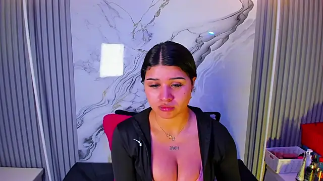 venusowen  online show from 9, 4, 2026