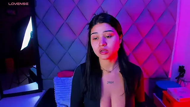 venusowen  online show from 14, 11, 2025