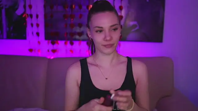 StephanieNeeson online show from 17, 2, 2025