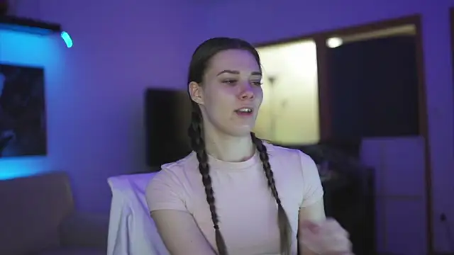 StephanieNeeson online show from 26, 2, 2025