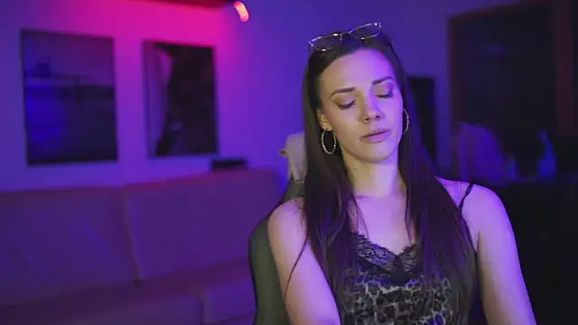StephanieNeeson online show from 21, 3, 2025