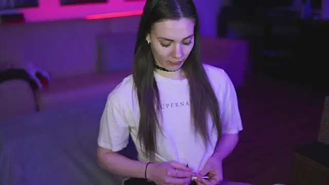 StephanieNeeson online show from 17, 3, 2025