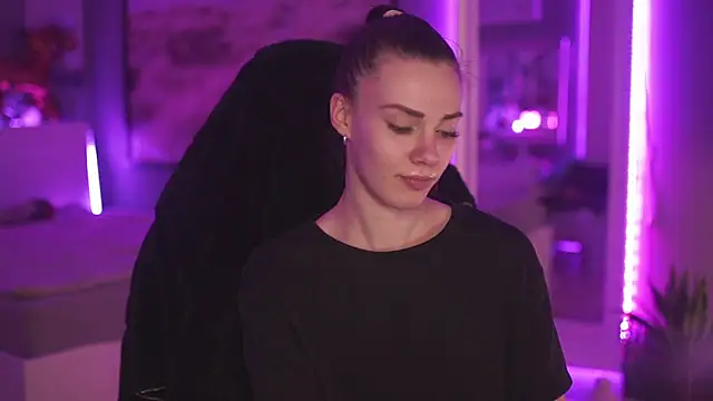 StephanieNeeson online show from 30, 12, 2024