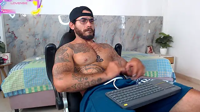 Snapshot of hanz_col chatting on 19, 5, 2026 hanz col online show from 19, 5, 2026