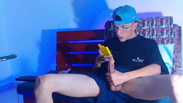 Keeny16 online show from 4, 3, 2025