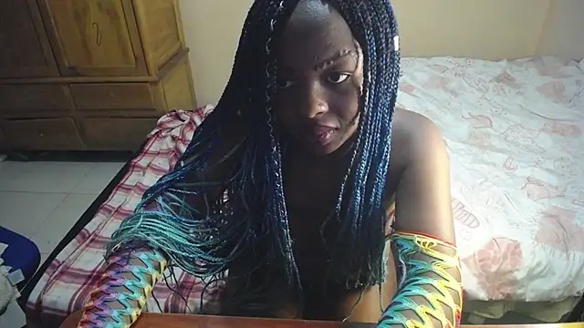 Snapshot of _Zooee chatting on 4, 3, 2025 Zooee online show from 4, 3, 2025
