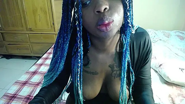 Snapshot of _Zooee chatting on 12, 2, 2025 Zooee online show from 12, 2, 2025