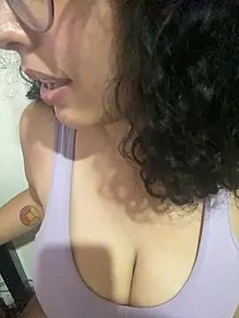 Snapshot of babyluna939 chatting on 5, 3, 2025 babyluna939 online show from 5, 3, 2025