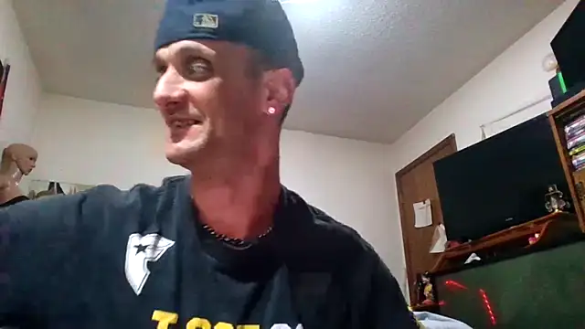 Snapshot of slinginbigD chatting on 7, 5, 2026 slinginbigD online show from 7, 5, 2026