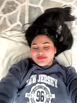 Little Ivy online show from 5, 11, 2025