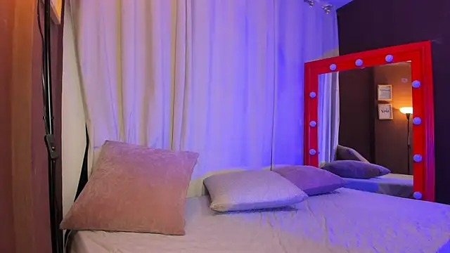 Little Ivy online show from 23, 2, 2026