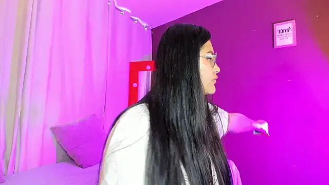 Little Ivy online show from 24, 2, 2026