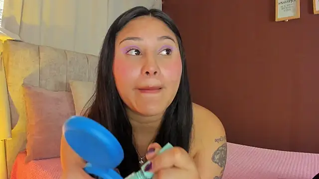 Little Ivy online show from 15, 10, 2025