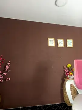 Little Ivy online show from 25, 11, 2025