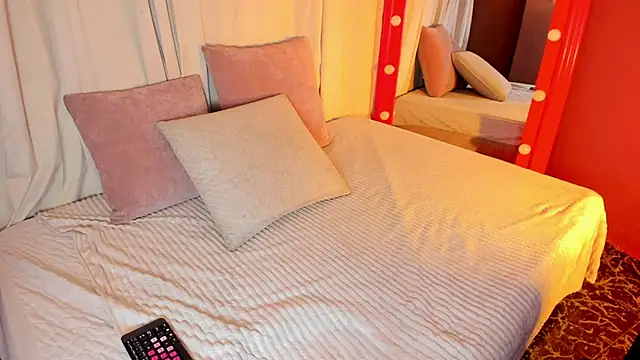 Little Ivy online show from 18, 2, 2026