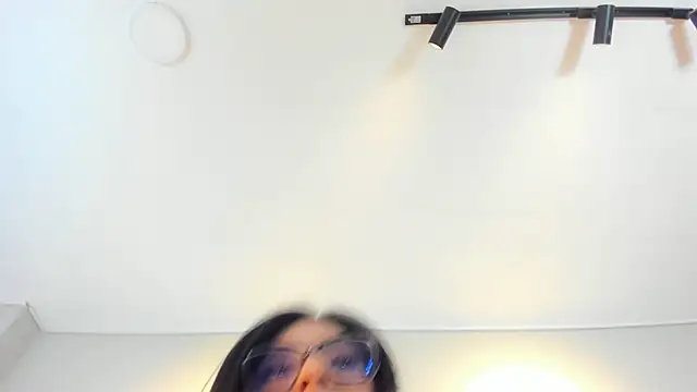 Isis Osman online show from 6, 1, 2026