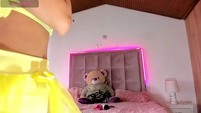 Nicolle ds online show from 10, 12, 2024