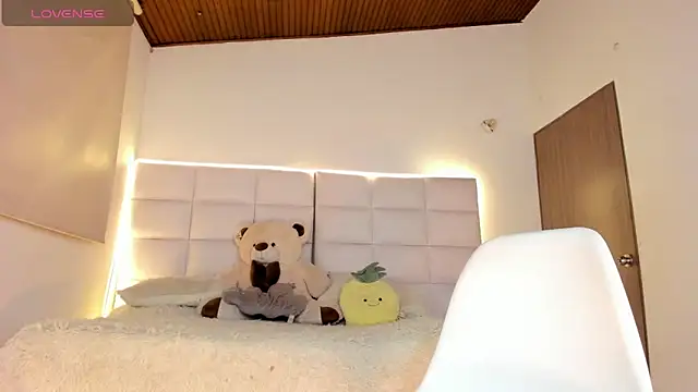 Nicolle ds online show from 5, 12, 2024