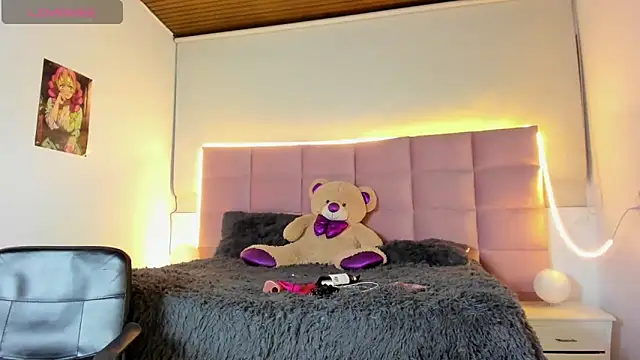 Nicolle ds online show from 6, 12, 2024