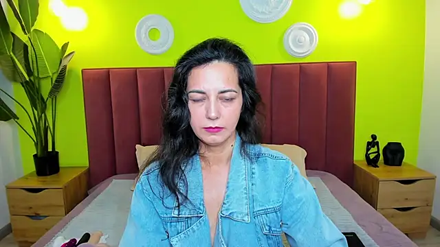 Snapshot of Linda_Insatiable chatting on 4, 5, 2026 Linda Insatiable online show from 4, 5, 2026