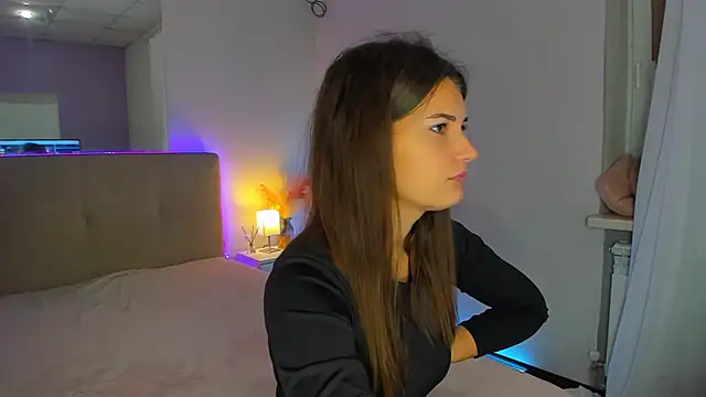 Laura Leee online show from 7, 10, 2025