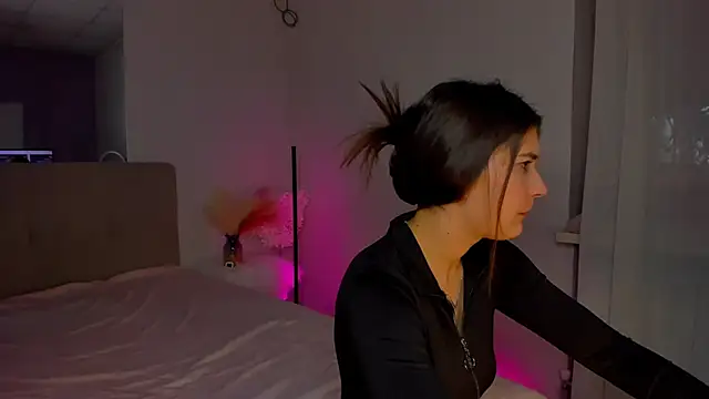 Laura Leee online show from 19, 2, 2025