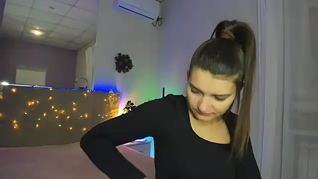 Laura Leee online show from 14, 12, 2025