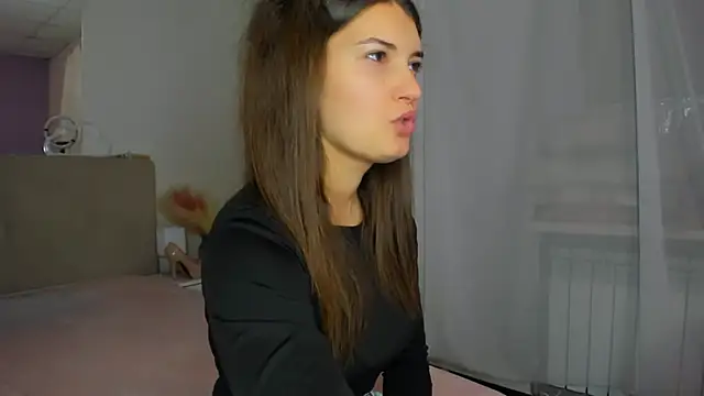 Laura Leee online show from 2, 12, 2025