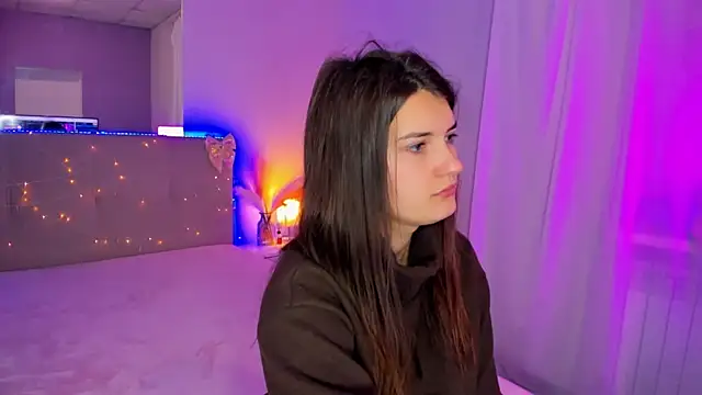 Laura Leee online show from 9, 4, 2026