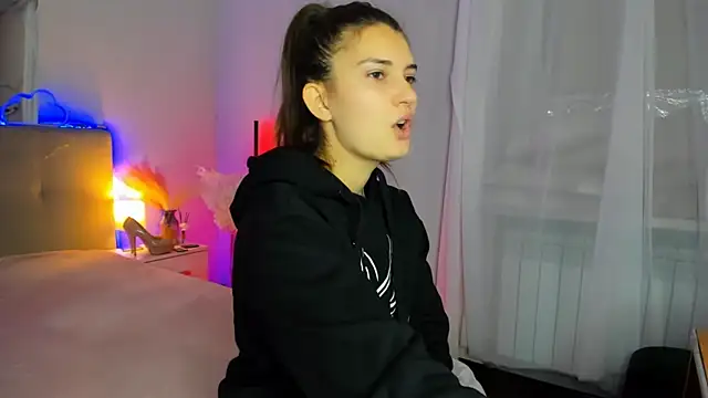 Laura Leee online show from 29, 11, 2025