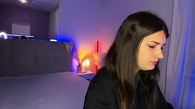 Snapshot of Laura_Leee chatting on 4, 7, 2026 Laura Leee online show from 4, 7, 2026