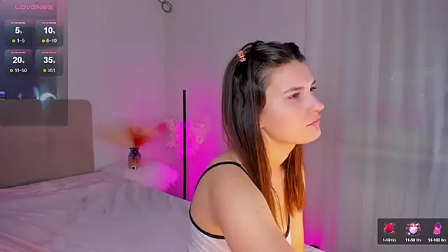 Laura Leee online show from 8, 3, 2025