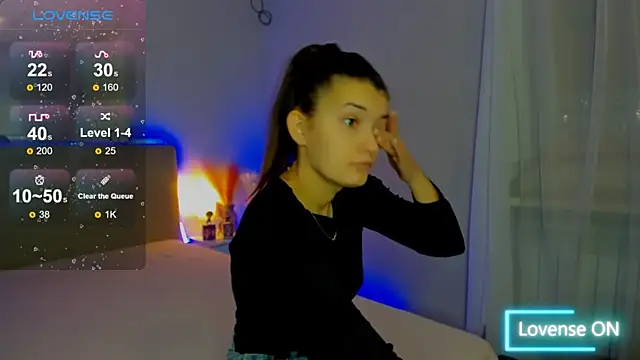 Laura Leee online show from 11, 11, 2025