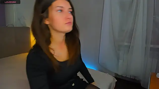 Laura Leee online show from 27, 10, 2025