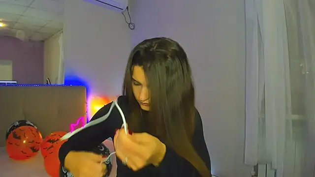 Laura Leee online show from 23, 10, 2025