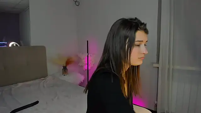 Laura Leee online show from 3, 3, 2025