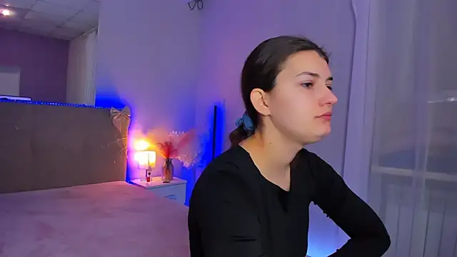 Laura Leee online show from 12, 3, 2026