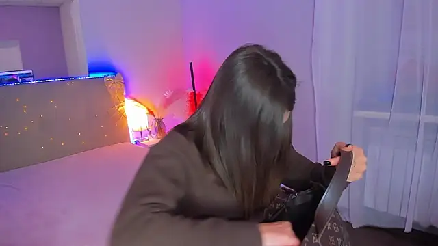 Laura Leee online show from 2, 2, 2026