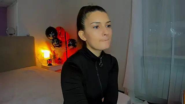 Laura Leee online show from 3, 11, 2025