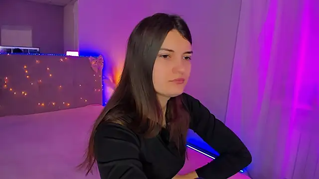 Laura Leee online show from 5, 4, 2026