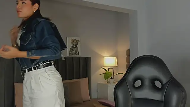 Madie  collins online show from 22, 11, 2025