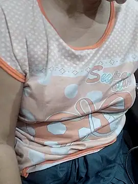 Snapshot of Urmila_bhabhii chatting on 3, 6, 2026 Urmila bhabhii online show from 3, 6, 2026