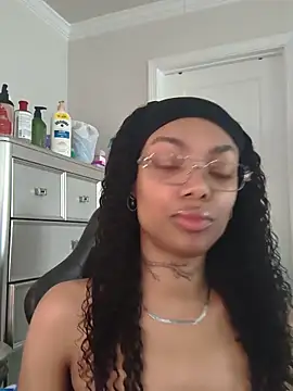 Snapshot of butterflybootyy chatting on 22, 5, 2026 butterflybootyy online show from 22, 5, 2026