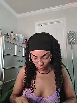 Snapshot of butterflybootyy chatting on 15, 5, 2026 butterflybootyy online show from 15, 5, 2026