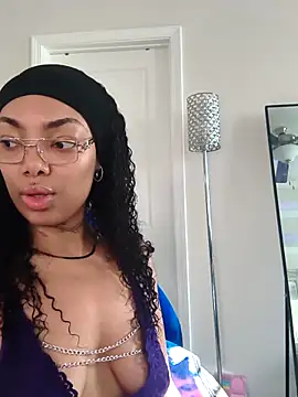 Snapshot of butterflybootyy chatting on 18, 5, 2026 butterflybootyy online show from 18, 5, 2026