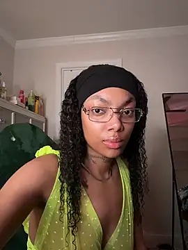 Snapshot of butterflybootyy chatting on 23, 4, 2026 butterflybootyy online show from 23, 4, 2026